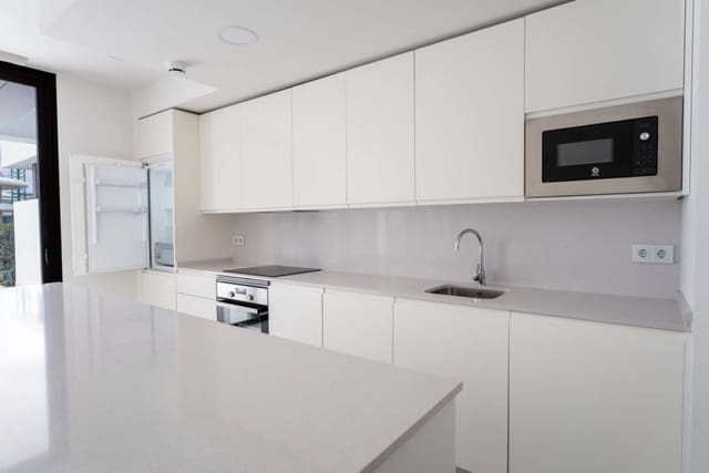 2 makuuhuone Huoneisto myytävänä paikassa Torreblanca, Fuengirola mukana uima-altaan 
autotalli - 599 000 € (Ref: 10157432)