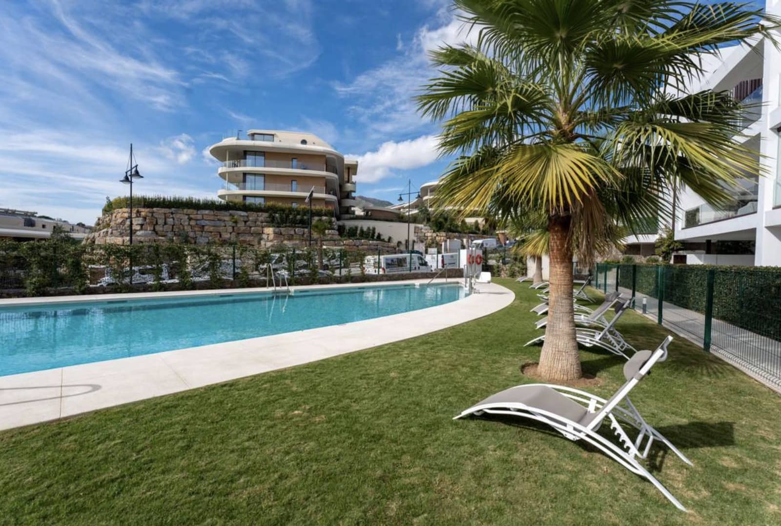 2 soverom Leilighet til salgs i Fuengirola med svømmebasseng garasje - € 599 000 (Ref: 10157432)