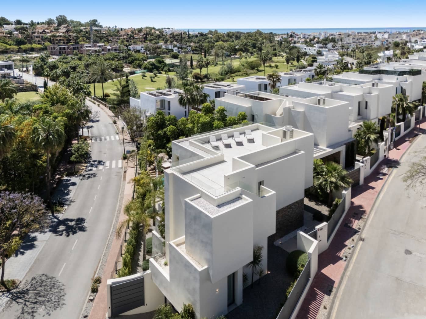 4 bedroom Villa for sale in Estepona with pool garage - € 2,495,000 (Ref: 10168272)