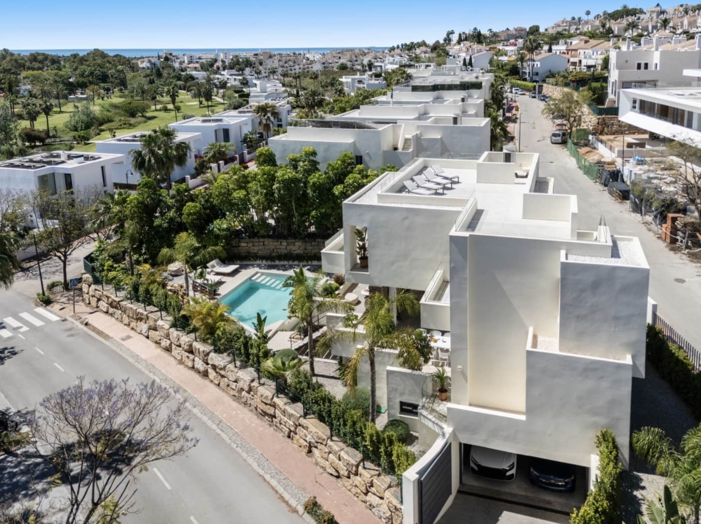 4 bedroom Villa for sale in Estepona with pool garage - € 2,495,000 (Ref: 10168272)