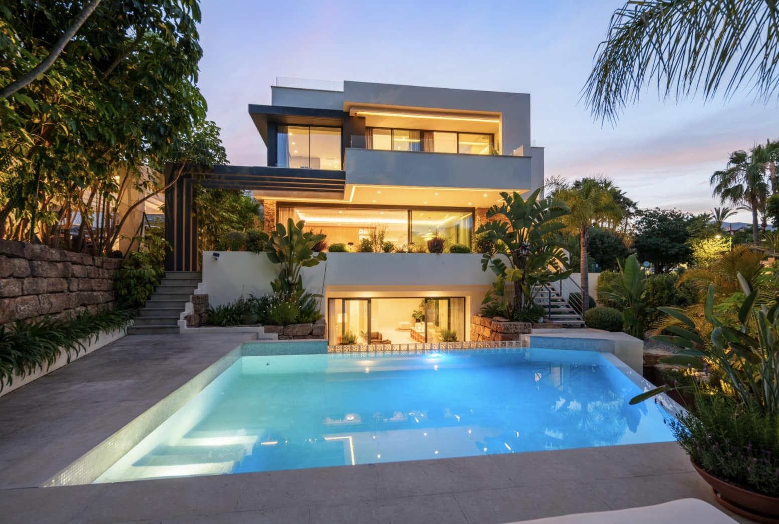 4 bedroom Villa for sale in Estepona with pool garage - € 2,495,000 (Ref: 10168272)