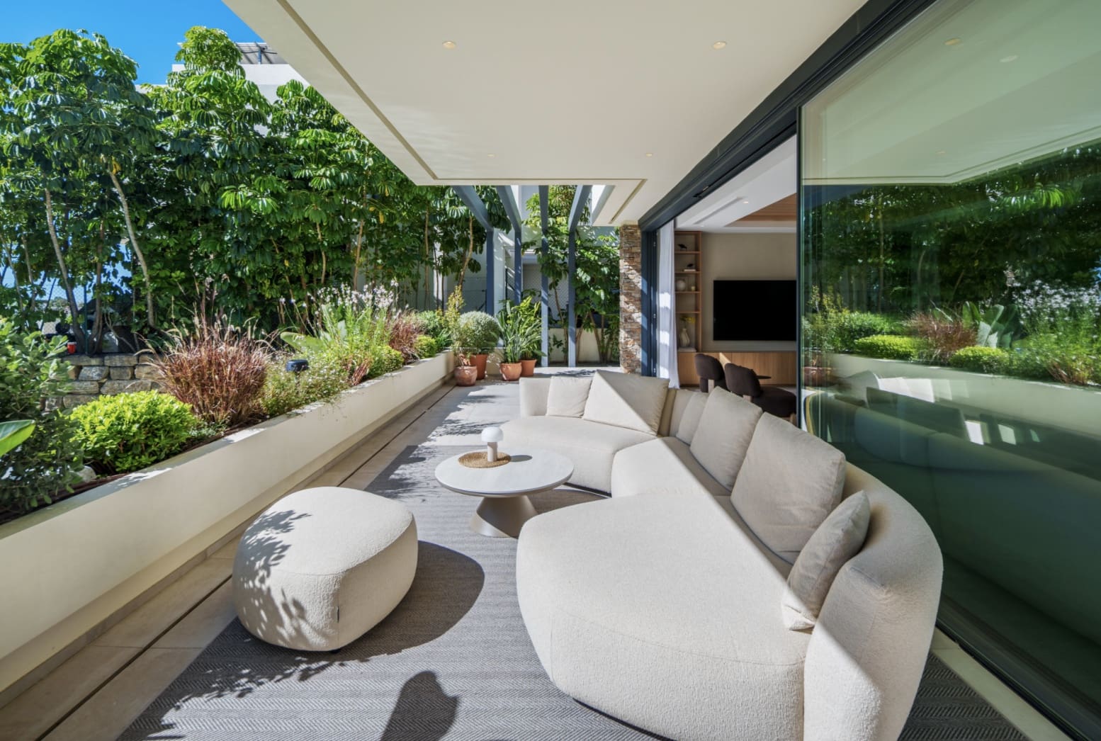 4 bedroom Villa for sale in Estepona with pool garage - € 2,495,000 (Ref: 10168272)