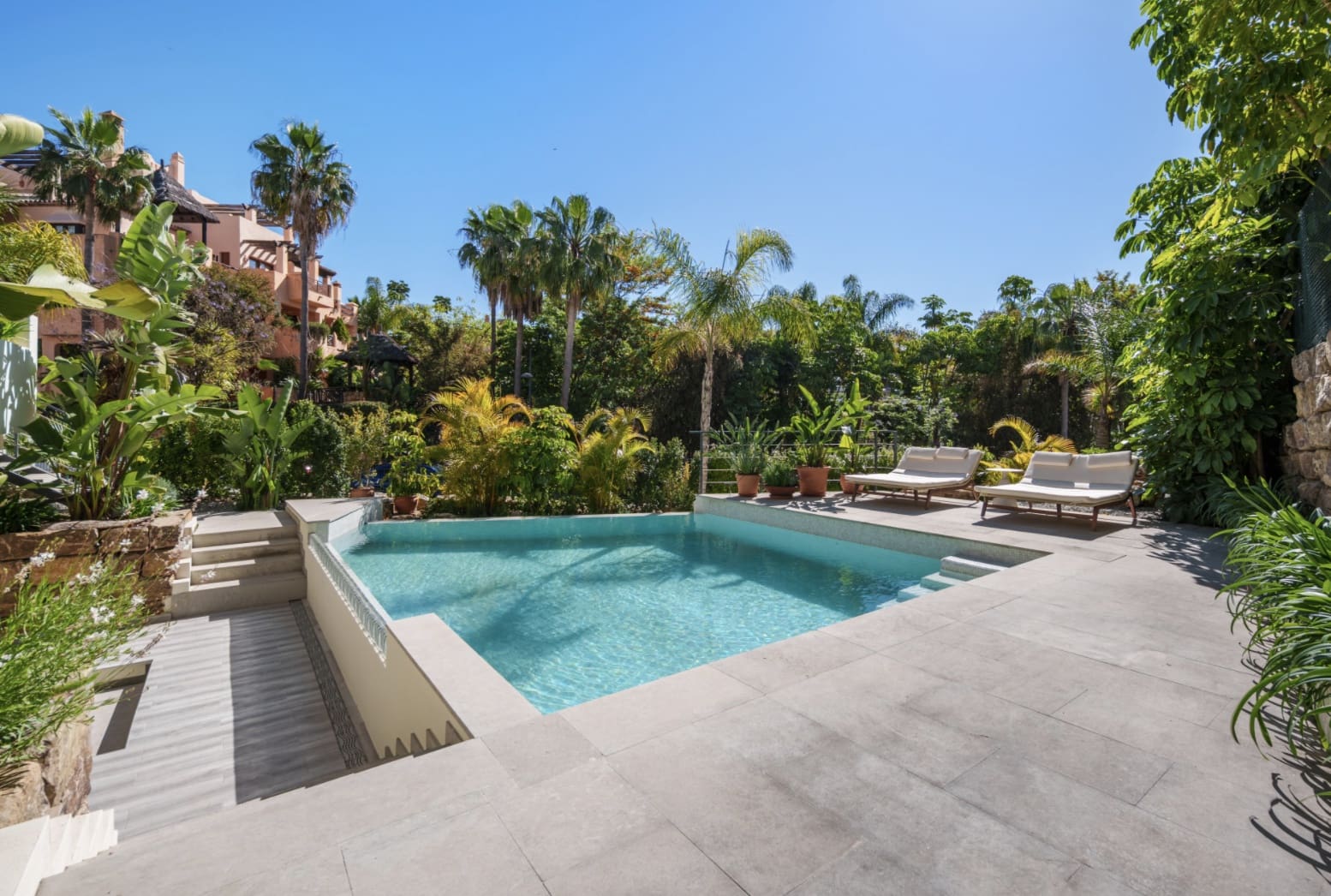 4 bedroom Villa for sale in Estepona with pool garage - € 2,495,000 (Ref: 10168272)