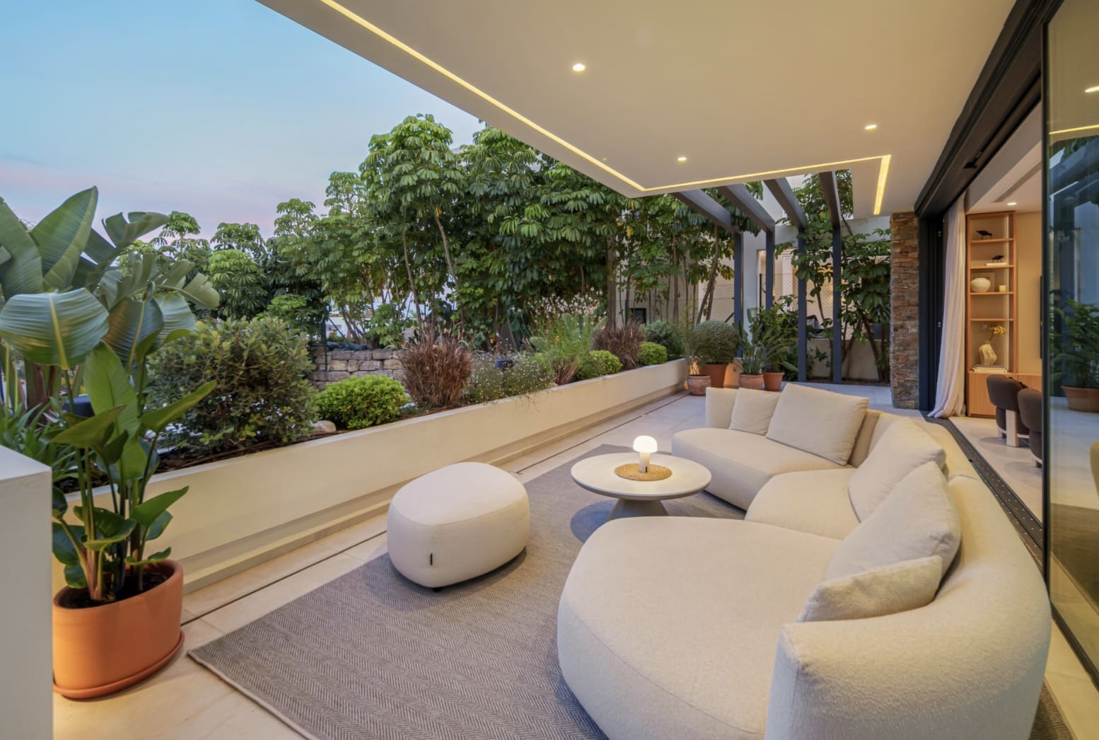 4 bedroom Villa for sale in Estepona with pool garage - € 2,495,000 (Ref: 10168272)