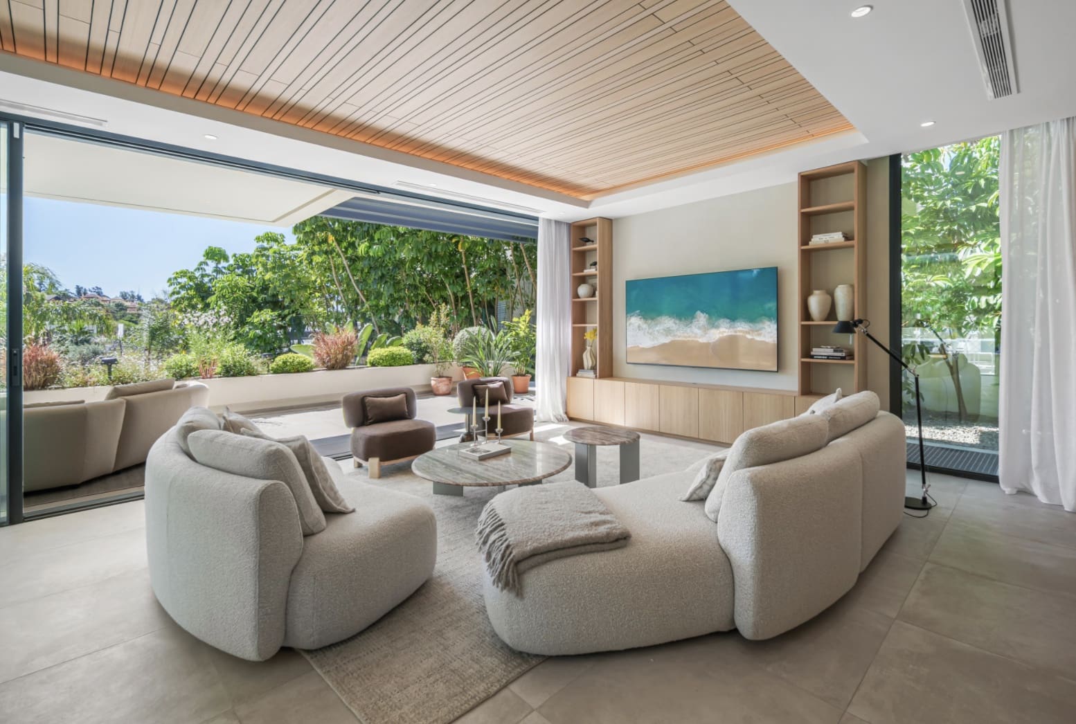 4 bedroom Villa for sale in Estepona with pool garage - € 2,495,000 (Ref: 10168272)