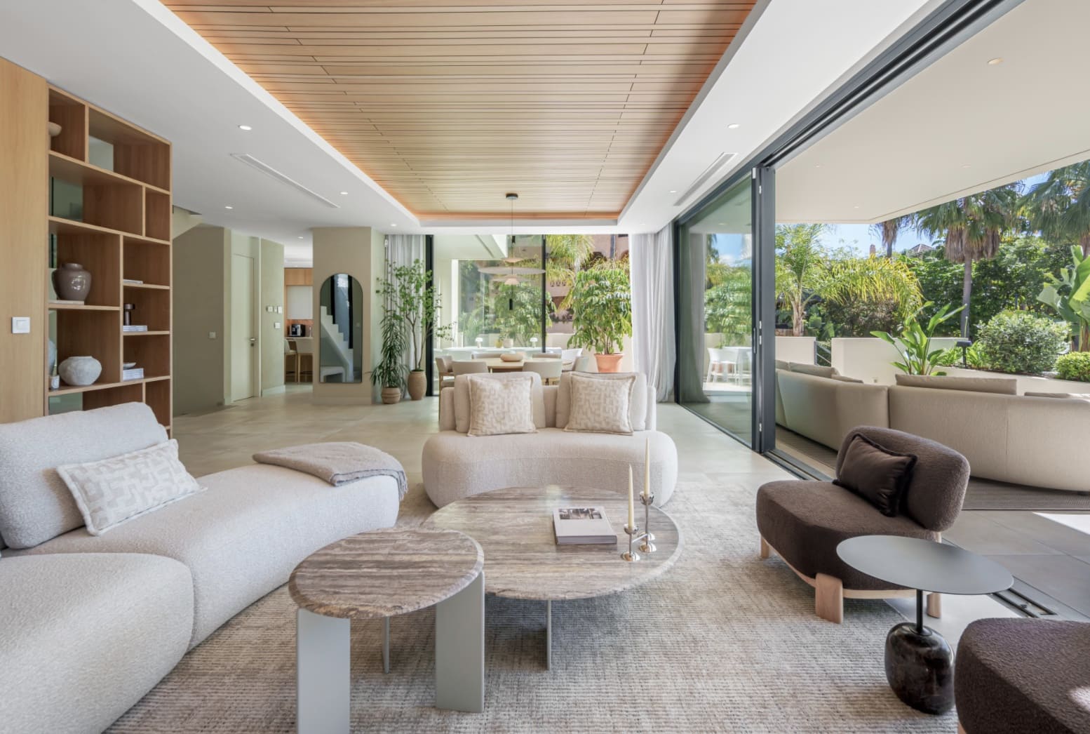 4 bedroom Villa for sale in Estepona with pool garage - € 2,495,000 (Ref: 10168272)