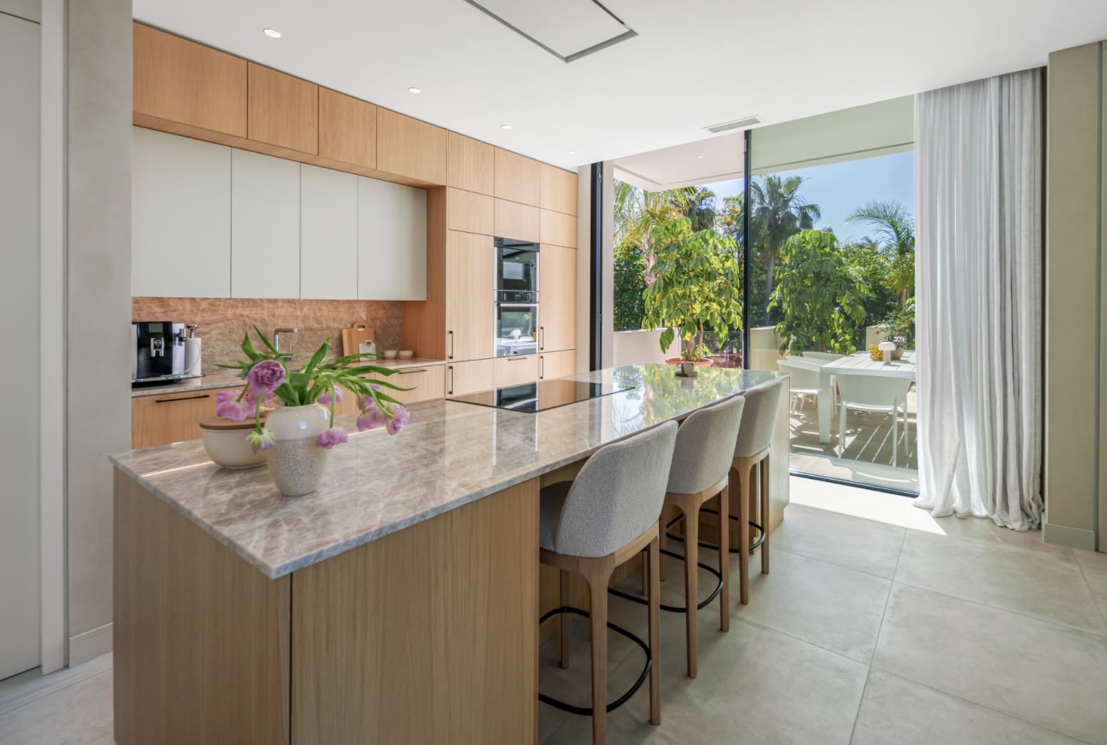 4 bedroom Villa for sale in Estepona with pool garage - € 2,495,000 (Ref: 10168272)