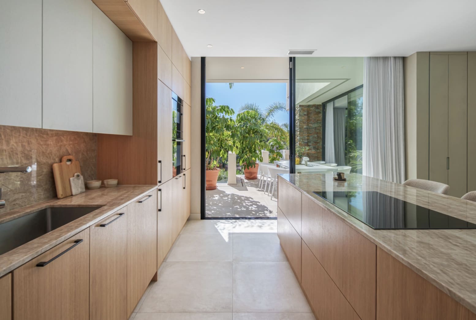 4 bedroom Villa for sale in Estepona with pool garage - € 2,495,000 (Ref: 10168272)
