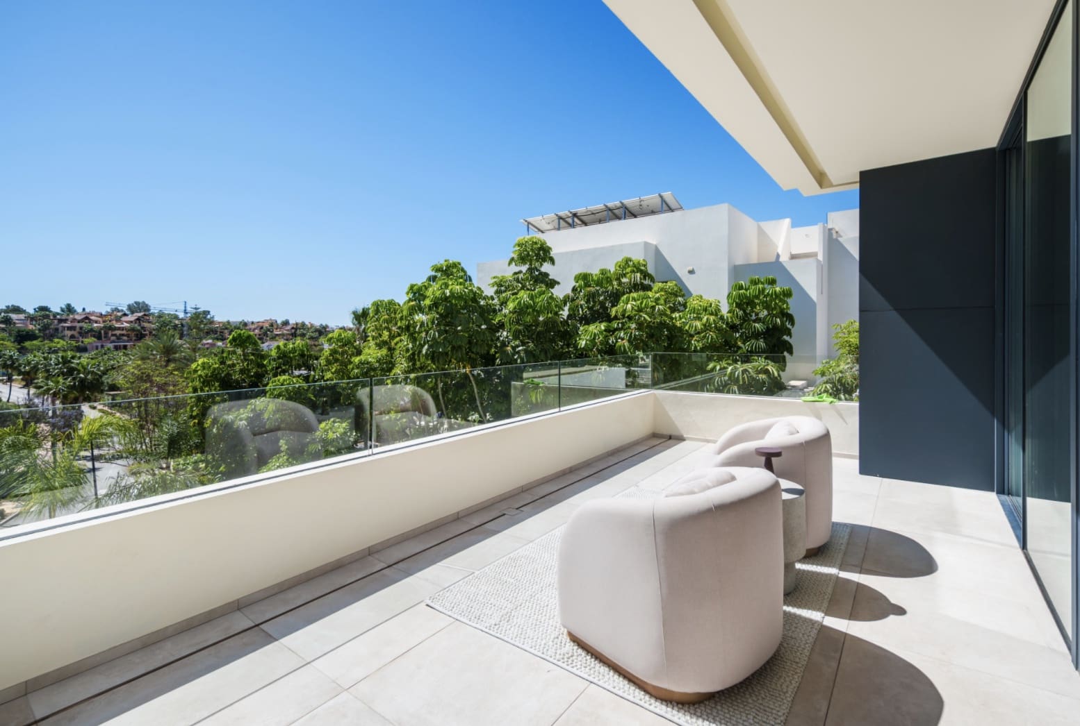4 bedroom Villa for sale in Estepona with pool garage - € 2,495,000 (Ref: 10168272)