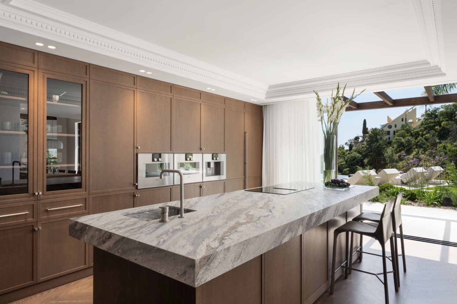 6 bedroom Villa for sale in La Quinta with pool garage - € 8,795,000 (Ref: 10168273)