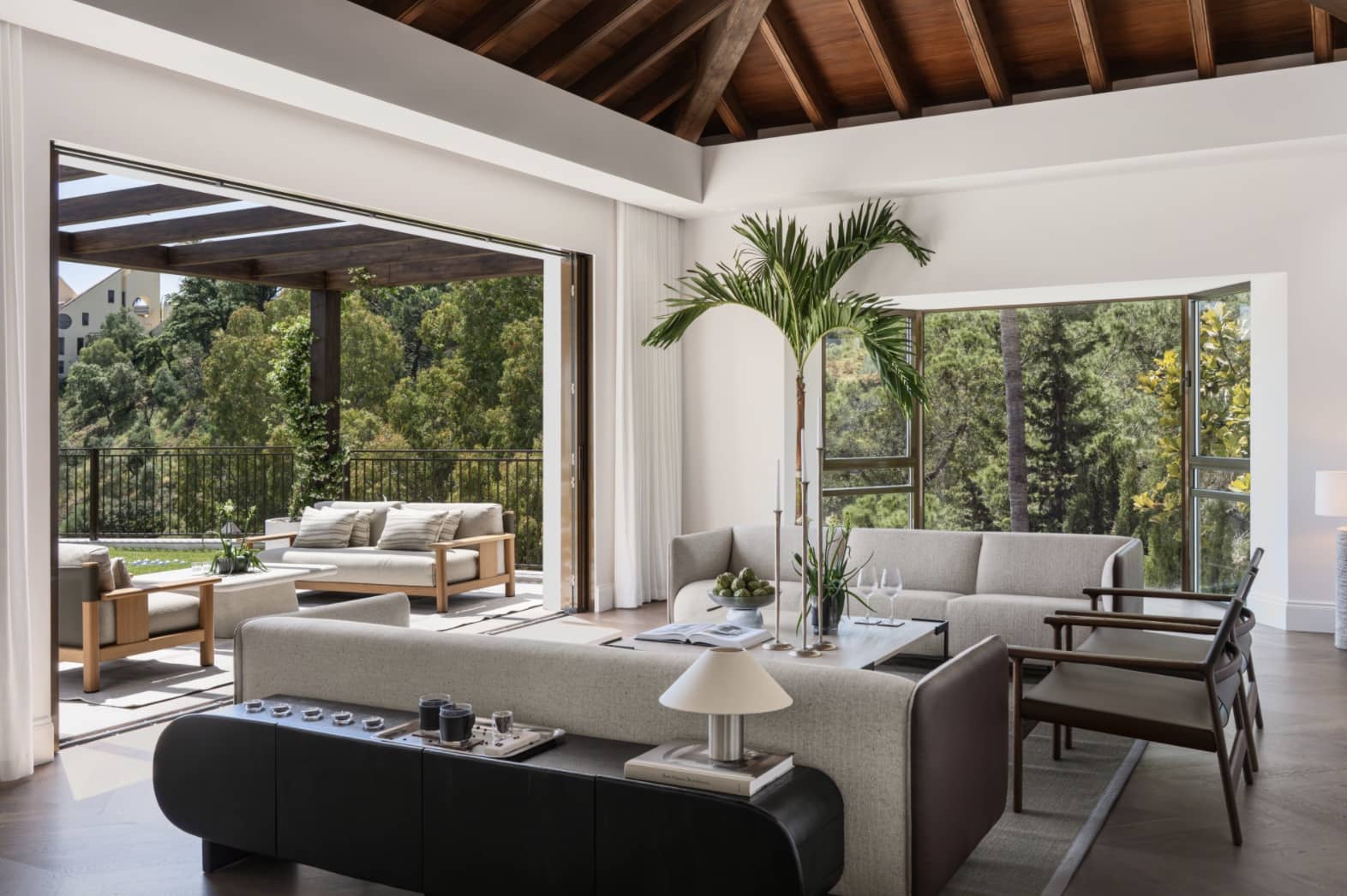 6 bedroom Villa for sale in La Quinta with pool garage - € 8,795,000 (Ref: 10168273)