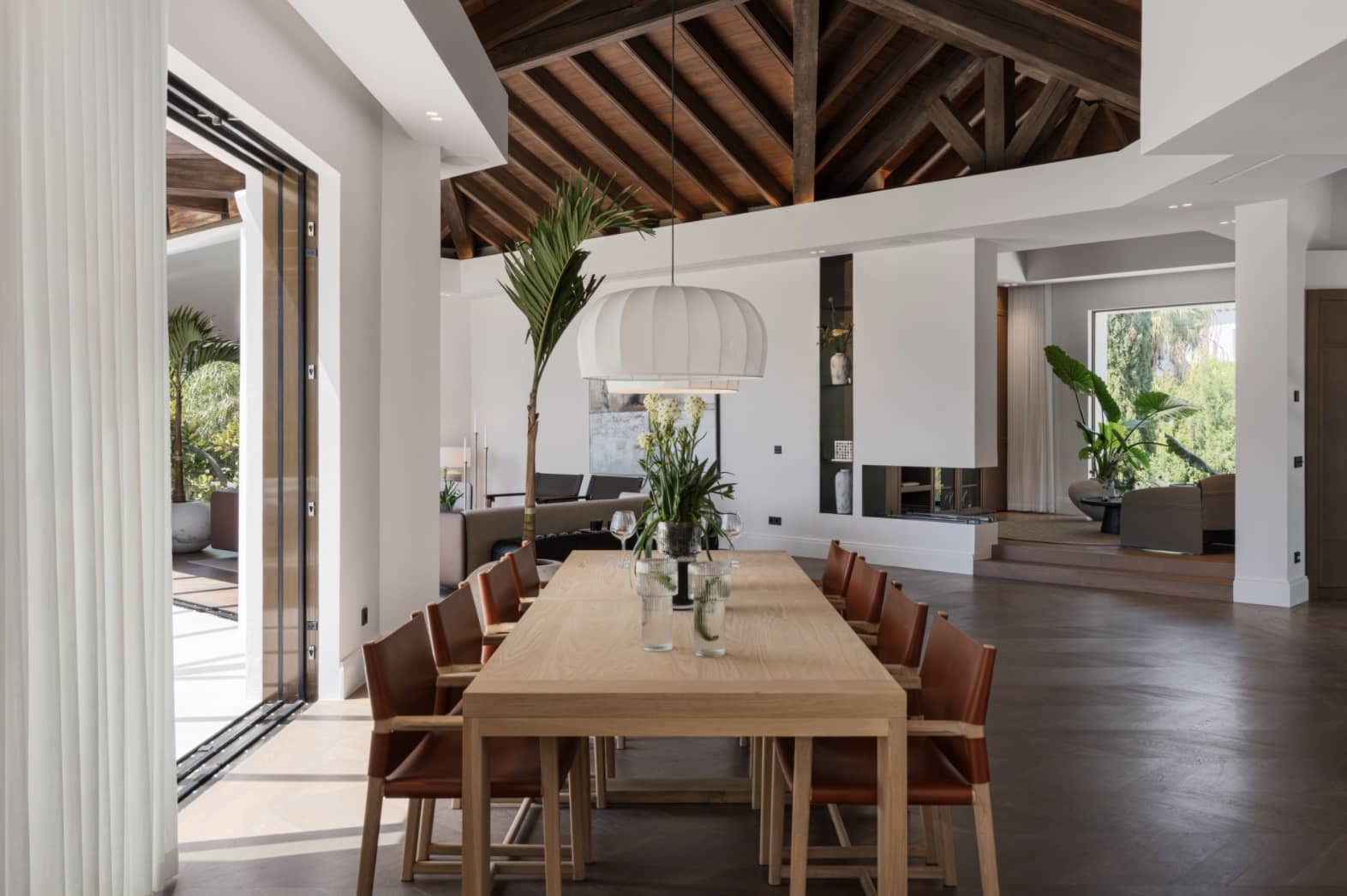 6 bedroom Villa for sale in La Quinta with pool garage - € 8,795,000 (Ref: 10168273)