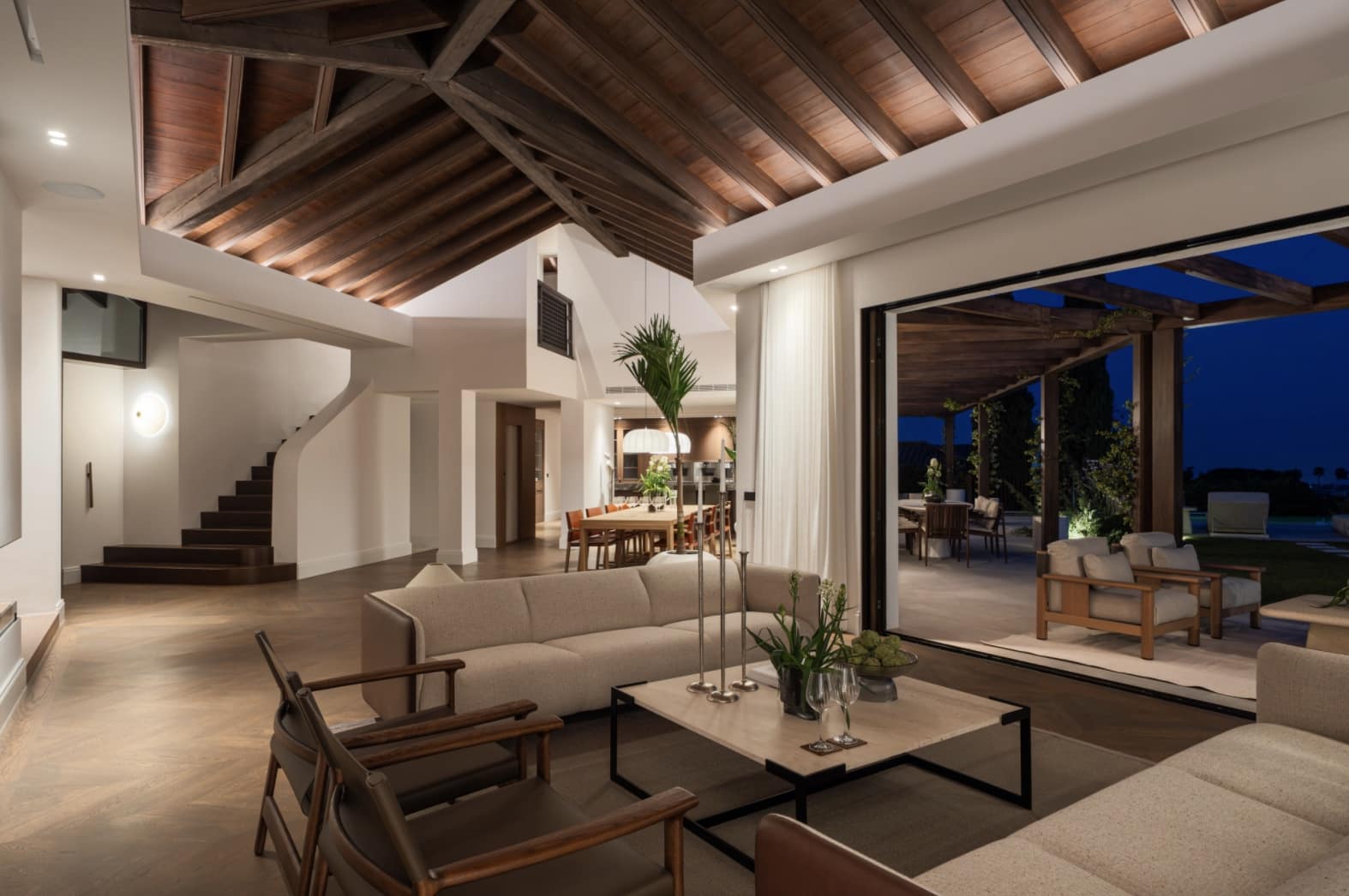 6 bedroom Villa for sale in La Quinta with pool garage - € 8,795,000 (Ref: 10168273)