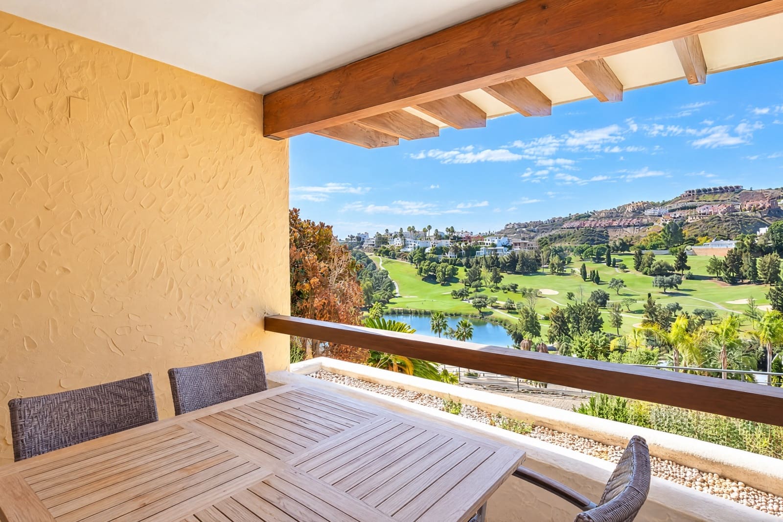 4 soveværelse Villa til salg i Benahavis med swimmingpool garage - € 1.375.000 (Ref: 10179892)