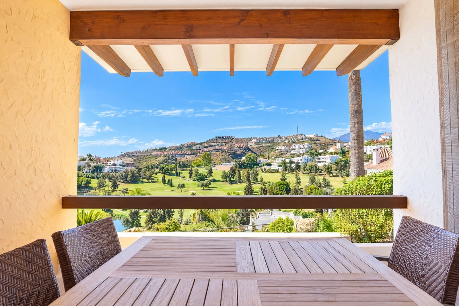 4 soveværelse Villa til salg i Benahavis med swimmingpool garage - € 1.375.000 (Ref: 10179892)