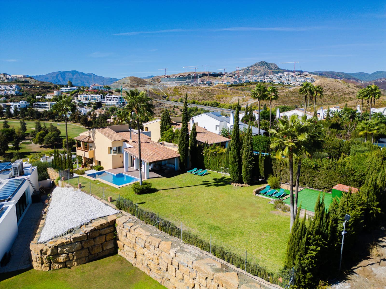 4 soveværelse Villa til salg i Benahavis med swimmingpool garage - € 1.375.000 (Ref: 10179892)