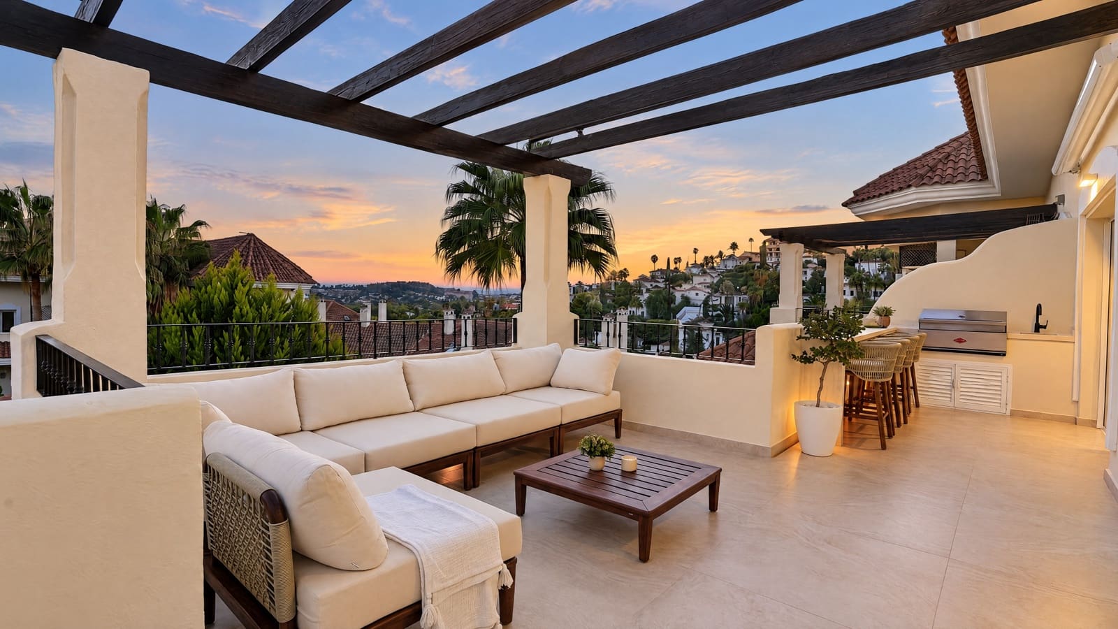 3 sovrum Takvåning till salu i Nueva Andalucia med pool garage - 1 649 500 € (Ref: 10179893)