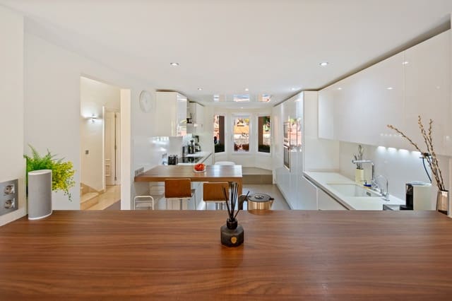 5 slaapkamer Huis te koop in La Dama de Noche - La Alzambra, Marbella met zwembad garage - € 1.995.000 (Ref: 10179894)