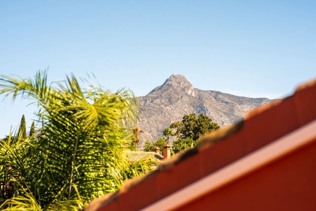5 slaapkamer Huis te koop in La Dama de Noche - La Alzambra, Marbella met zwembad garage - € 1.995.000 (Ref: 10179894)