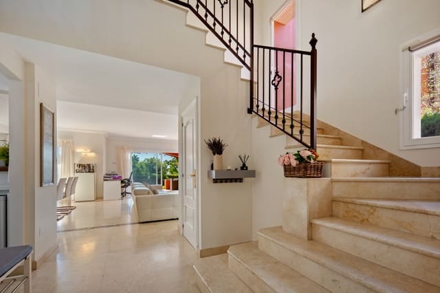 5 slaapkamer Huis te koop in La Dama de Noche - La Alzambra, Marbella met zwembad garage - € 1.995.000 (Ref: 10179894)