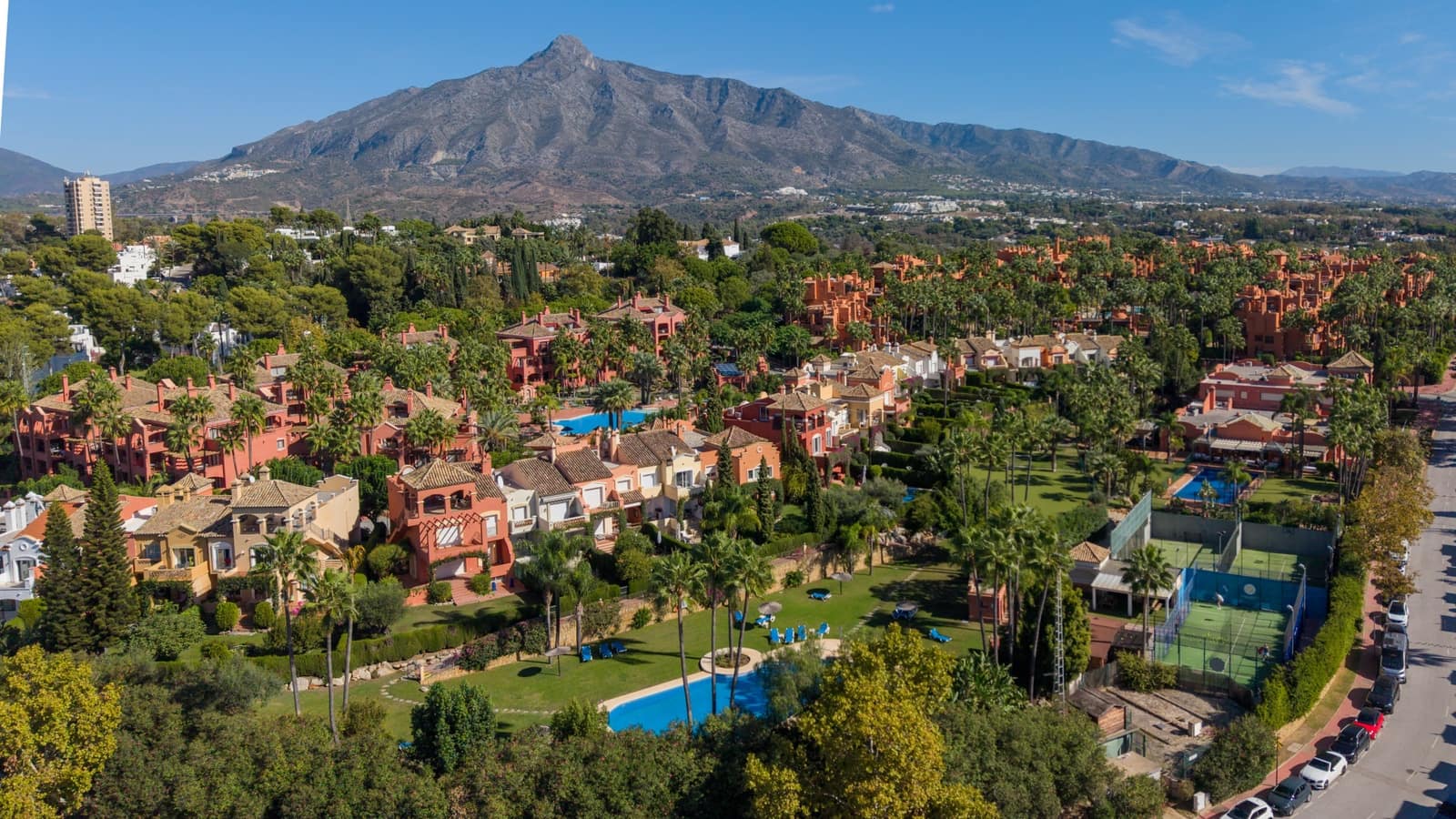 5 slaapkamer Huis te koop in Marbella met zwembad garage - € 1.995.000 (Ref: 10179894)