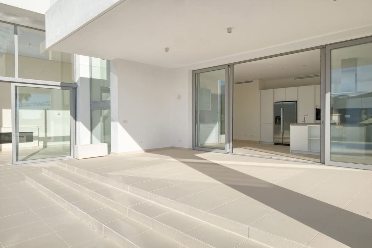 4 bedroom Villa for sale in Benahavis with pool garage - € 2,400,000 (Ref: 6904806)