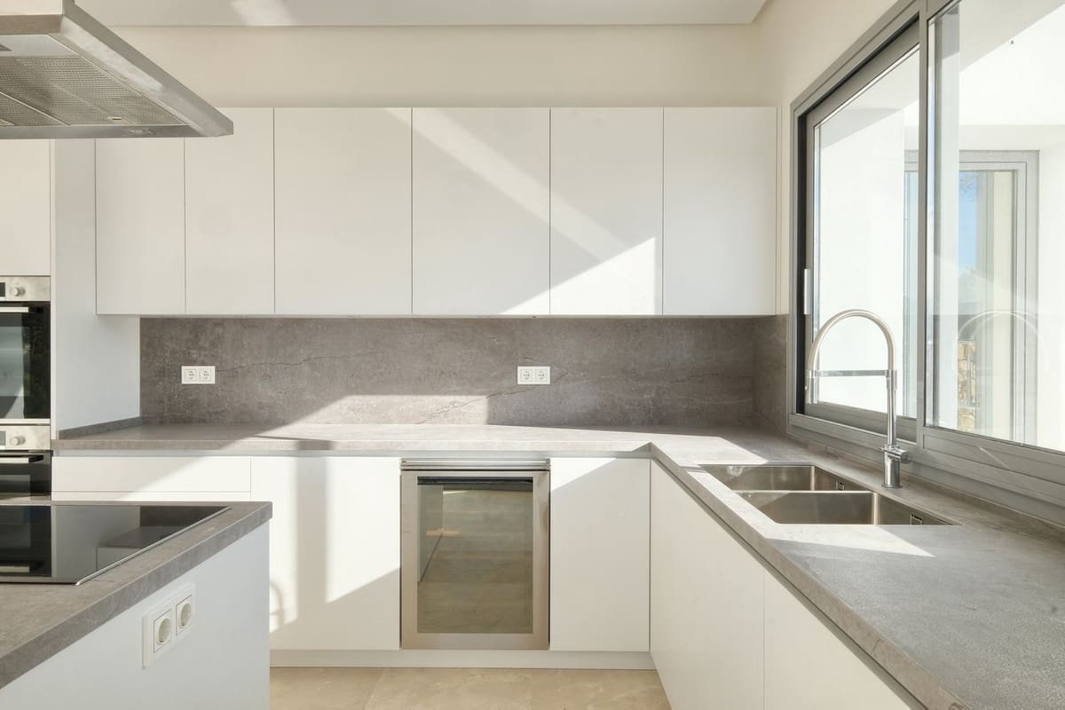 4 bedroom Villa for sale in Benahavis with pool garage - € 2,400,000 (Ref: 6904806)