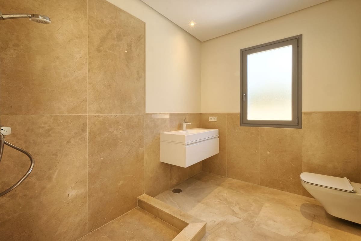 4 bedroom Villa for sale in Benahavis with pool garage - € 2,400,000 (Ref: 6904806)