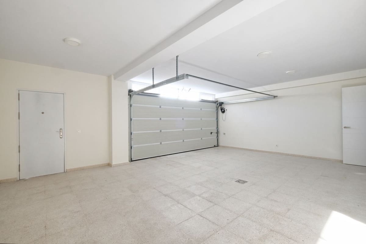 4 bedroom Villa for sale in Benahavis with pool garage - € 2,400,000 (Ref: 6904806)