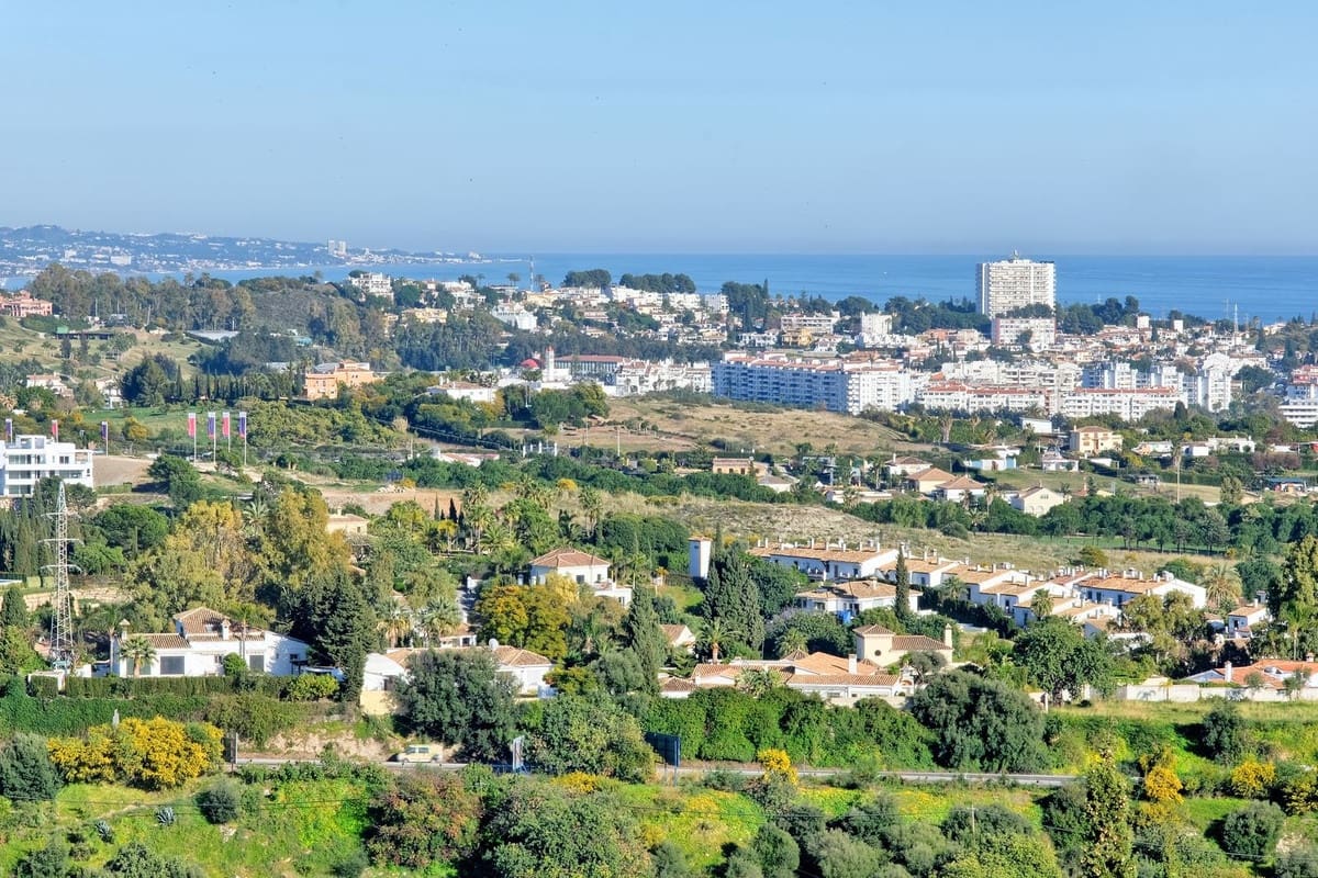 4 bedroom Villa for sale in Benahavis with pool garage - € 2,400,000 (Ref: 6904806)