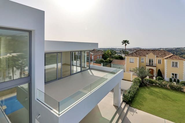 4 bedroom Villa for sale in Benahavís with pool garage - € 2,400,000 (Ref: 6904806)