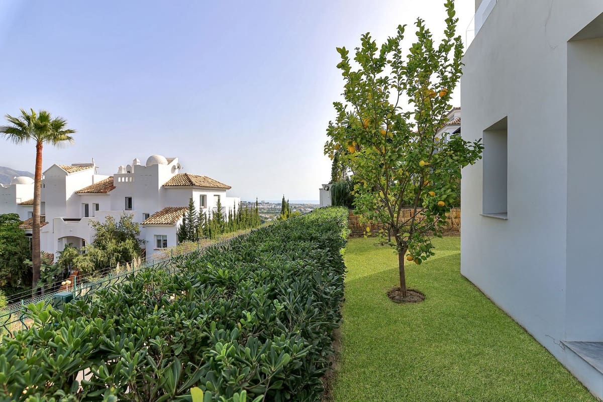 4 bedroom Villa for sale in Benahavis with pool garage - € 2,400,000 (Ref: 6904806)