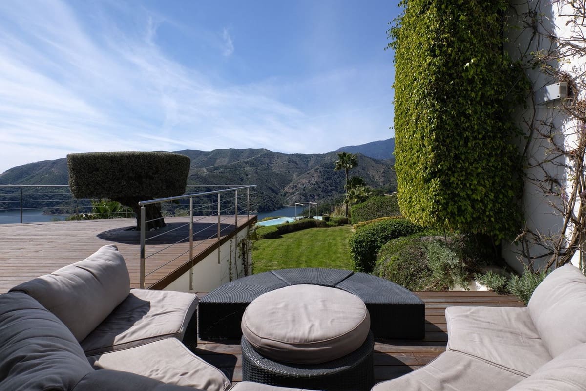 5 soveværelse Villa til salg i Istan med swimmingpool garage - € 3.750.000 (Ref: 6904812)