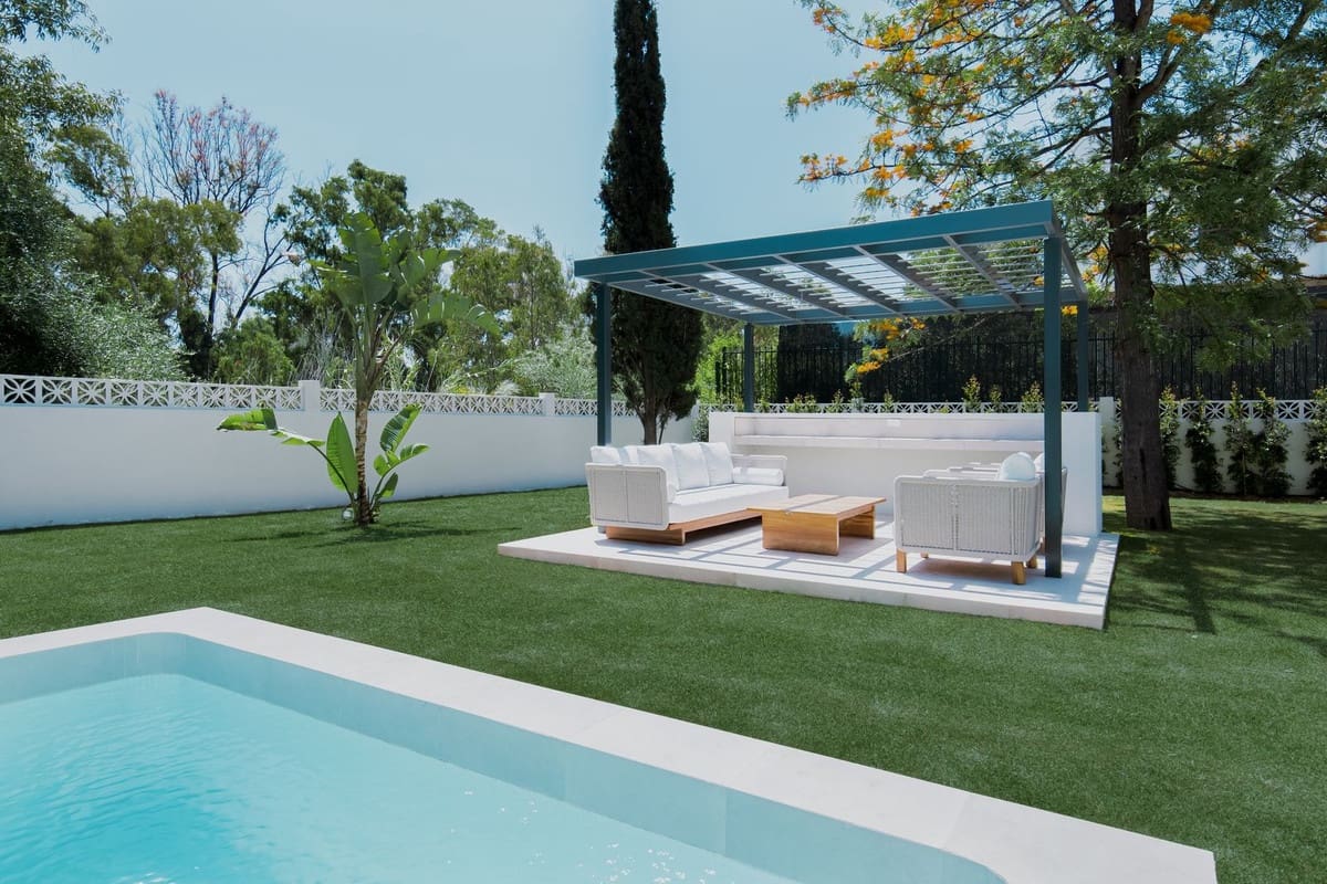 4 bedroom Villa for sale in Marbella with pool garage - € 2,690,000 (Ref: 6904831)