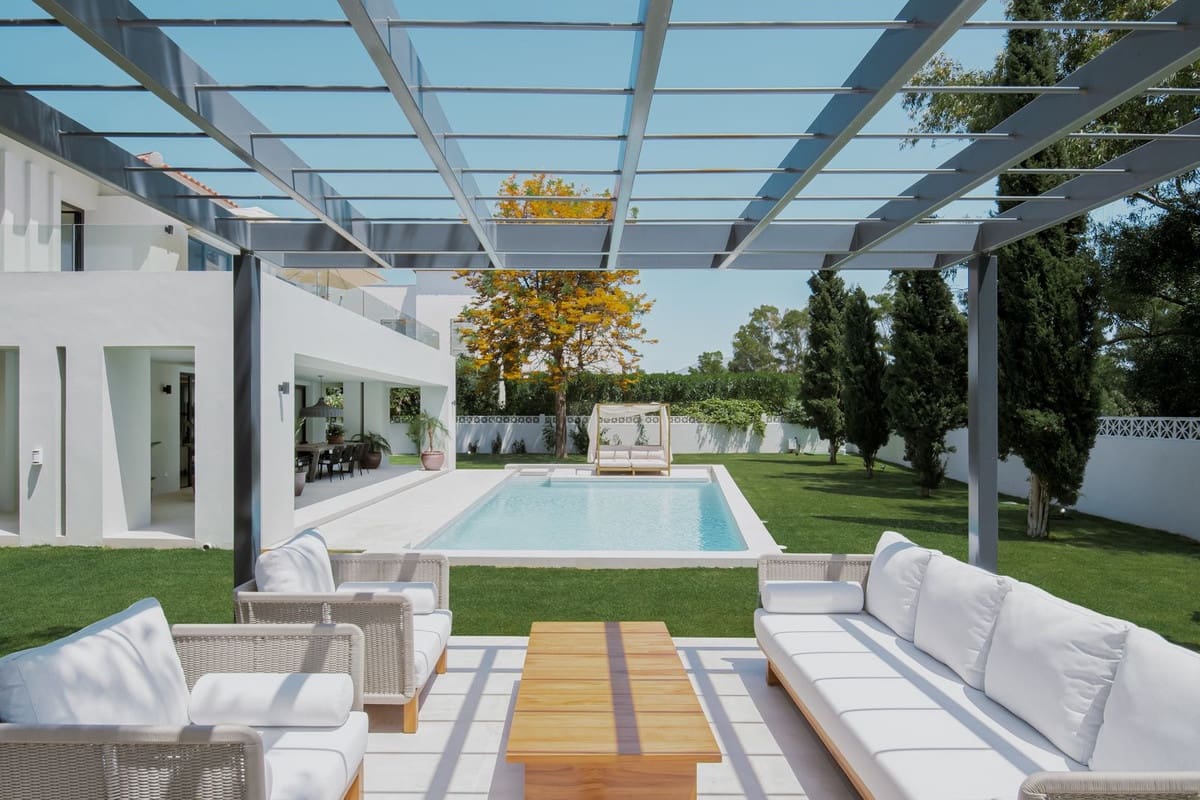 4 bedroom Villa for sale in Marbella with pool garage - € 2,690,000 (Ref: 6904831)