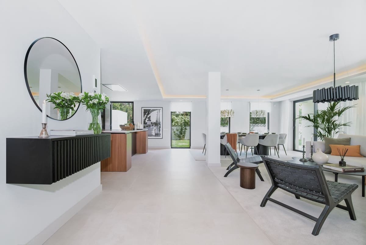 4 bedroom Villa for sale in Marbella with pool garage - € 2,690,000 (Ref: 6904831)