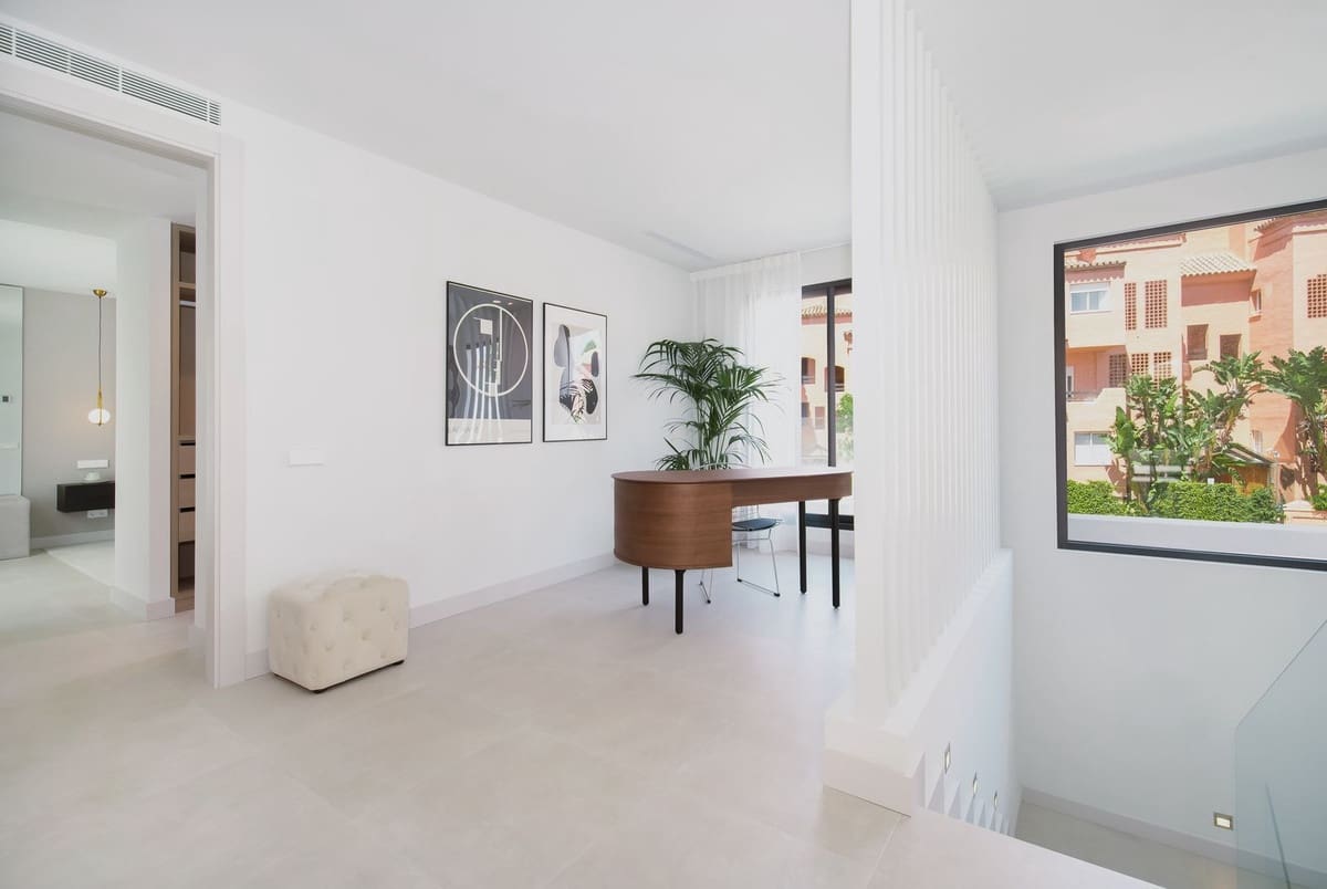 4 bedroom Villa for sale in Marbella with pool garage - € 2,690,000 (Ref: 6904831)