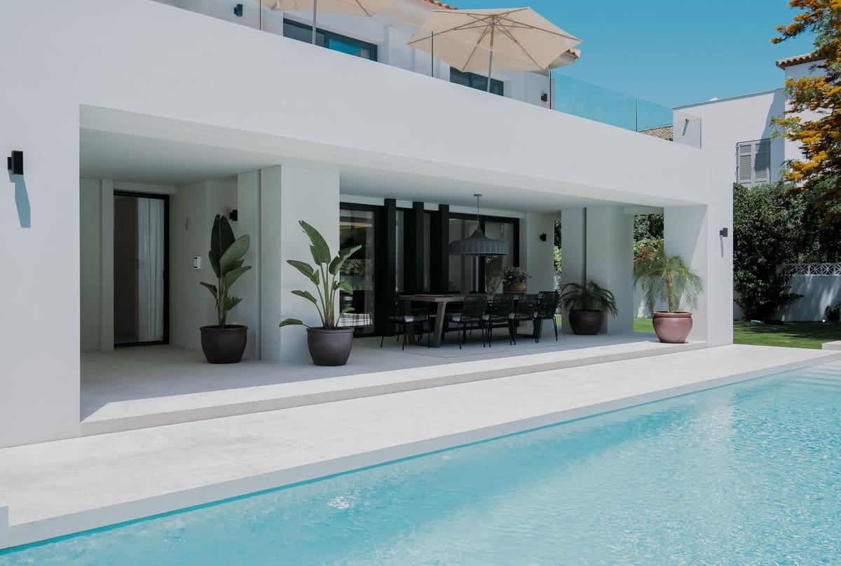 4 bedroom Villa for sale in Marbella with pool garage - € 2,690,000 (Ref: 6904831)