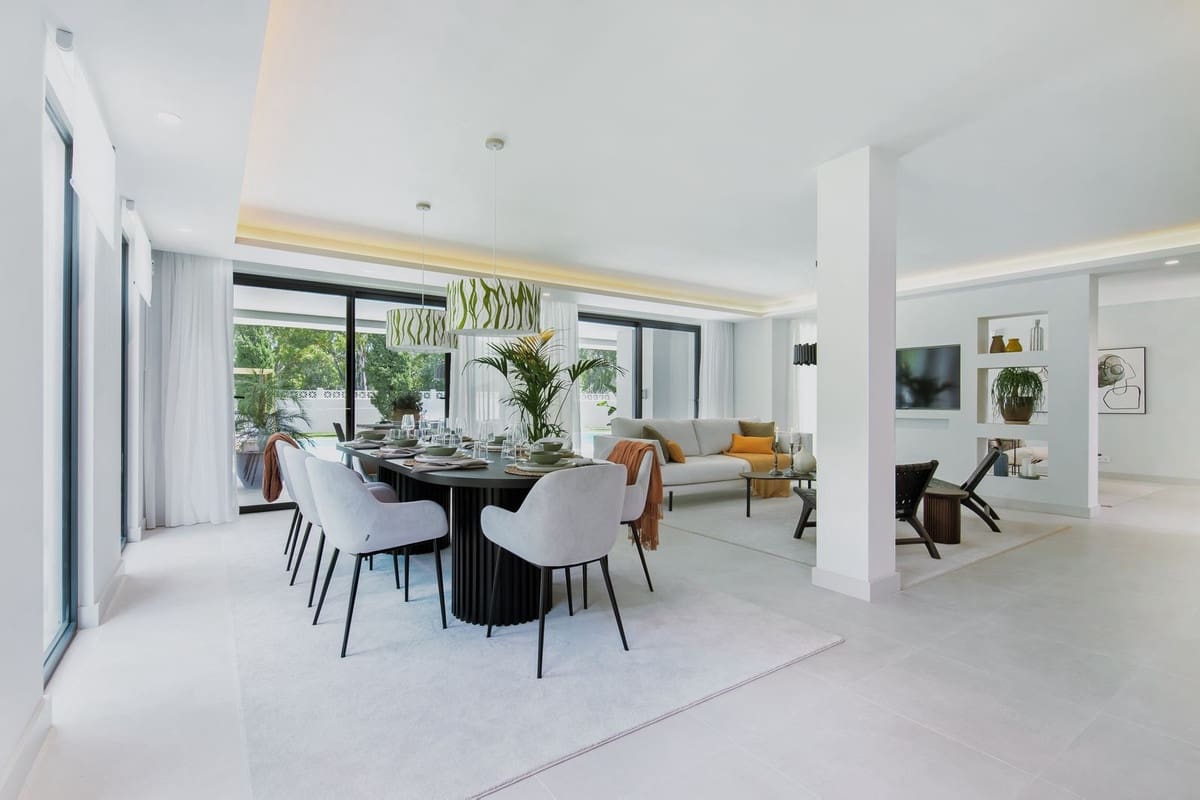 4 bedroom Villa for sale in Marbella with pool garage - € 2,690,000 (Ref: 6904831)