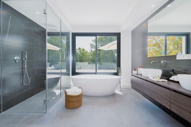 4 sypialnia Willa na sprzedaż w Marbella z basenem garażem - 2 690 000 € (Ref: 6904831)