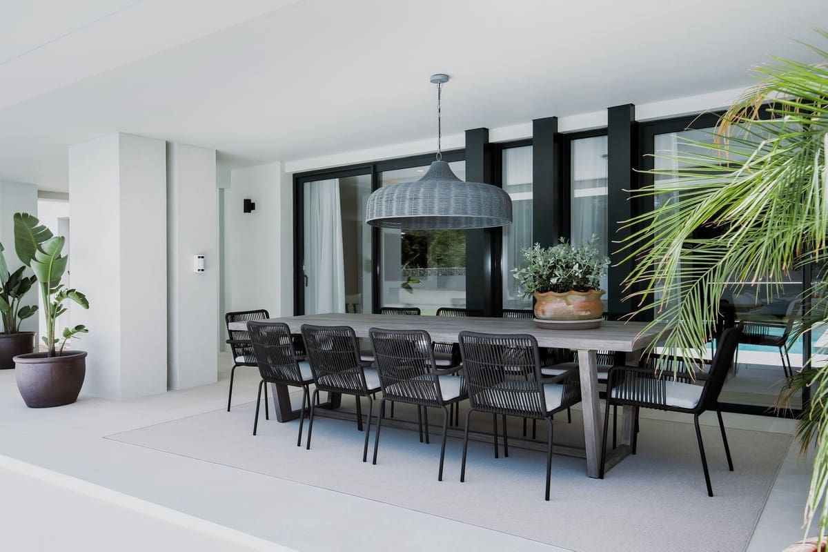 4 bedroom Villa for sale in Marbella with pool garage - € 2,690,000 (Ref: 6904831)