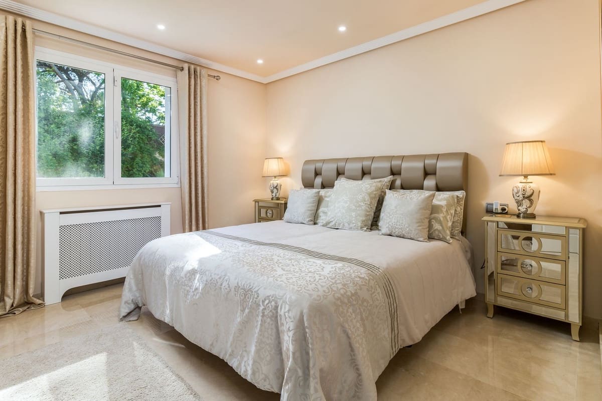 5 bedroom Villa for sale in Benahavis with pool garage - € 3,490,000 (Ref: 6904839)