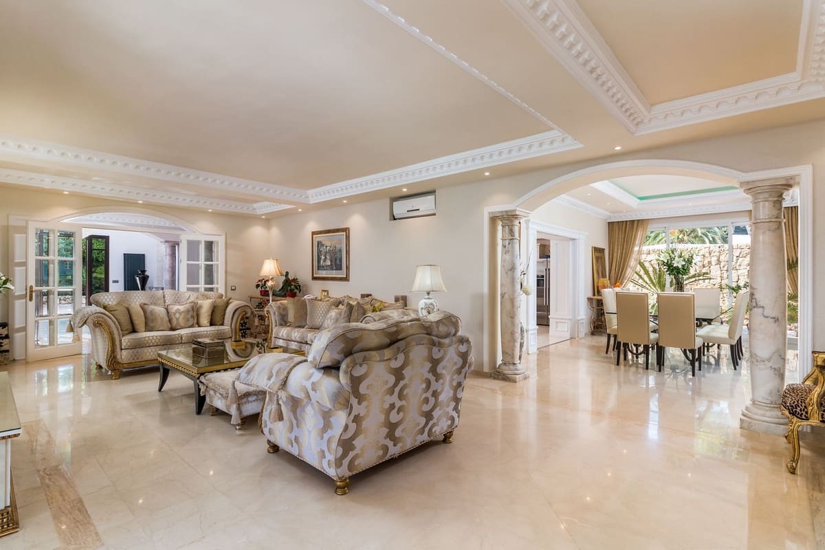 5 bedroom Villa for sale in Benahavis with pool garage - € 3,490,000 (Ref: 6904839)