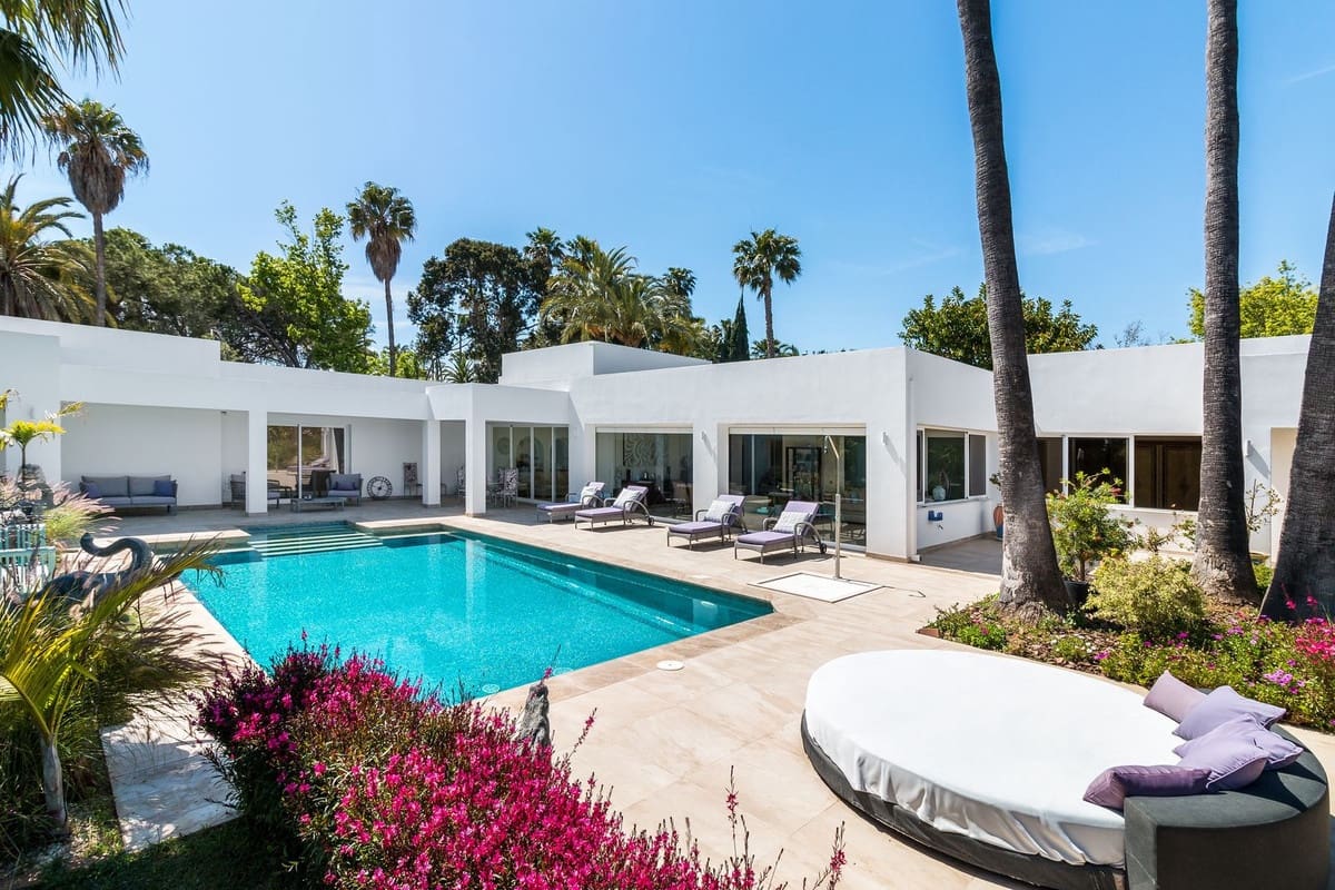 5 bedroom Villa for sale in Benahavis with pool garage - € 3,490,000 (Ref: 6904839)