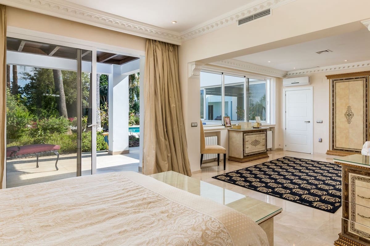 5 bedroom Villa for sale in Benahavis with pool garage - € 3,490,000 (Ref: 6904839)