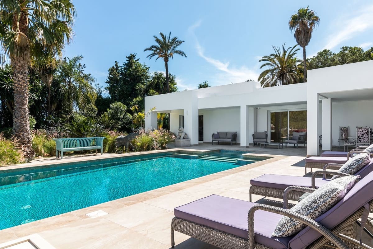 5 bedroom Villa for sale in Benahavis with pool garage - € 3,490,000 (Ref: 6904839)
