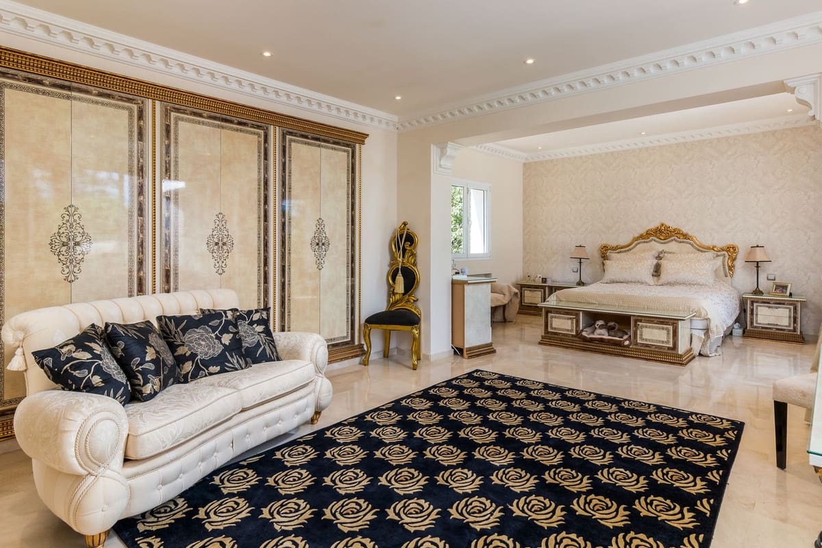 5 bedroom Villa for sale in Benahavis with pool garage - € 3,490,000 (Ref: 6904839)