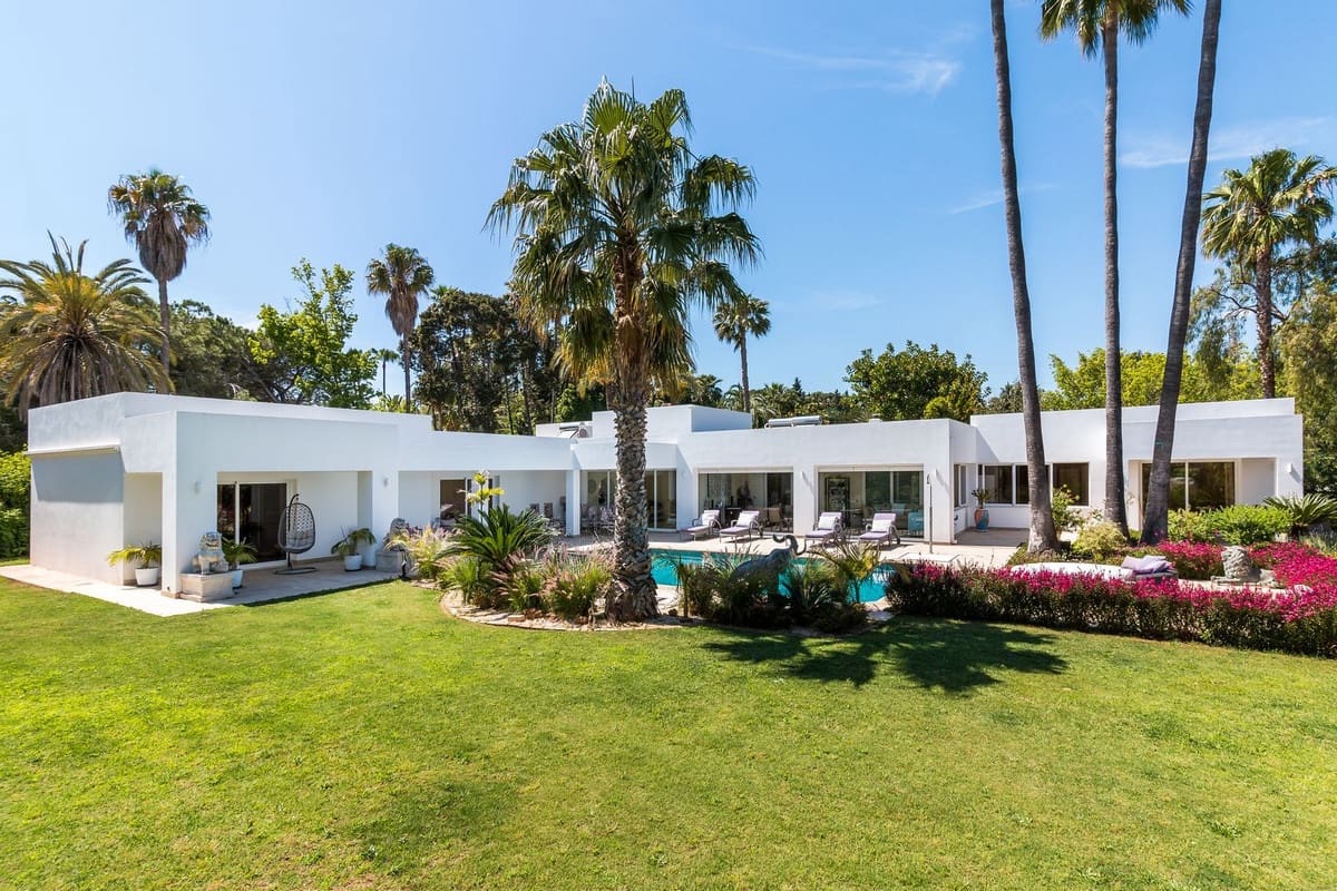 5 bedroom Villa for sale in Benahavis with pool garage - € 3,490,000 (Ref: 6904839)