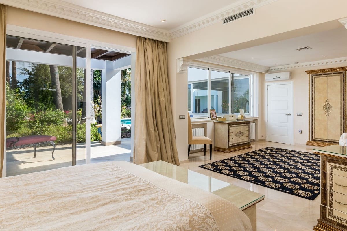 5 bedroom Villa for sale in Benahavis with pool garage - € 3,490,000 (Ref: 6904839)
