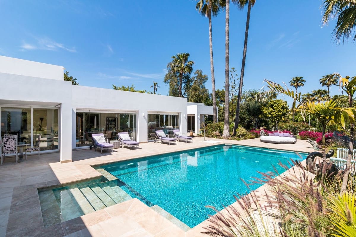 5 bedroom Villa for sale in Benahavis with pool garage - € 3,490,000 (Ref: 6904839)